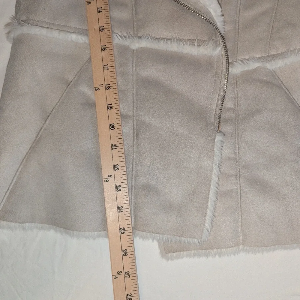 White House Black Market Faux Suede‎ Sherpa Lined Vest Beige Zip Cozy Women's M - Picture 9 of 10